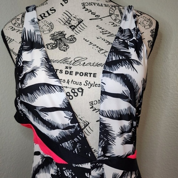 Fabletics Black Tropical Print Swimsuit Size M - Picture 5 of 8